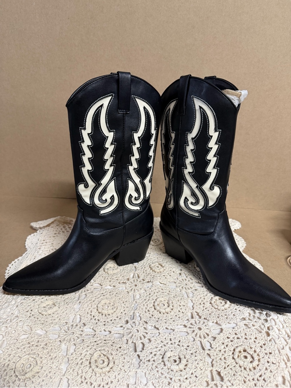 Billini Black and White Western Ankle Boots for Women’ Rodeo sz 7